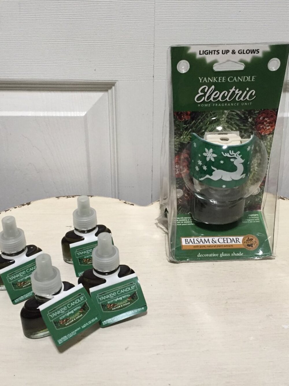Yankee Candle Electric Fragrance Wall Plug In Balsam & Cedar & 4 Refills